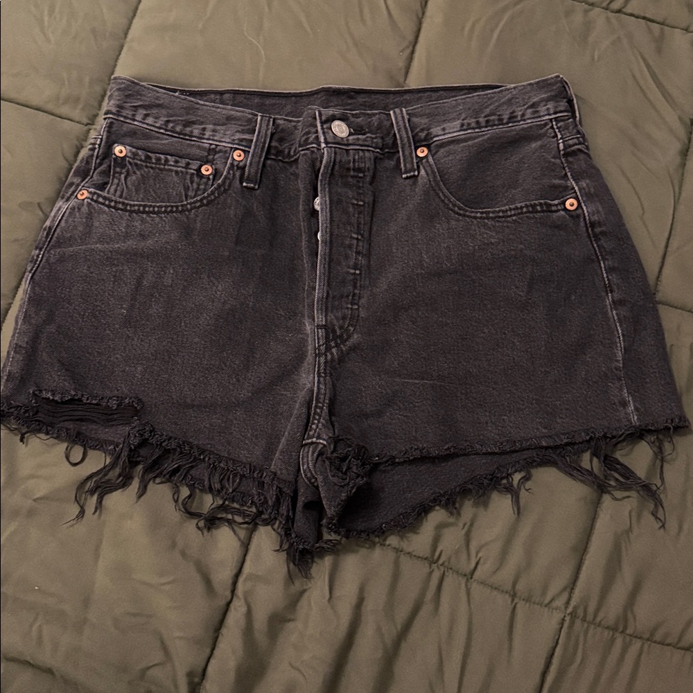 Levi’s 501 black cut off shorts size 32